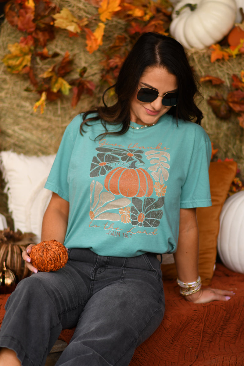 GIVE THANKS TO THE LORD PUMPKIN FLORALS TEE