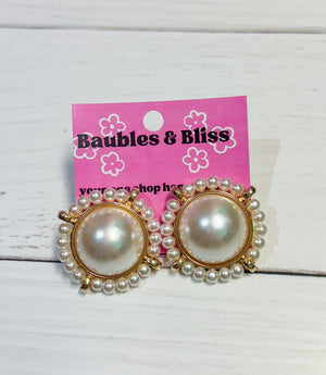 Fine Taste Pearl Stud Earrings