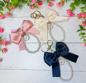 Elegant Bow & Pearl Keychain